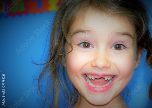 girl smile wide with no front teeth