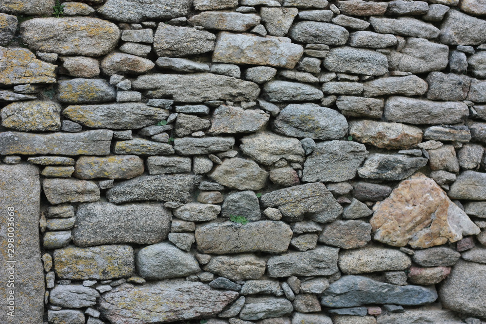 Mur de pierres en granit bien alignées 