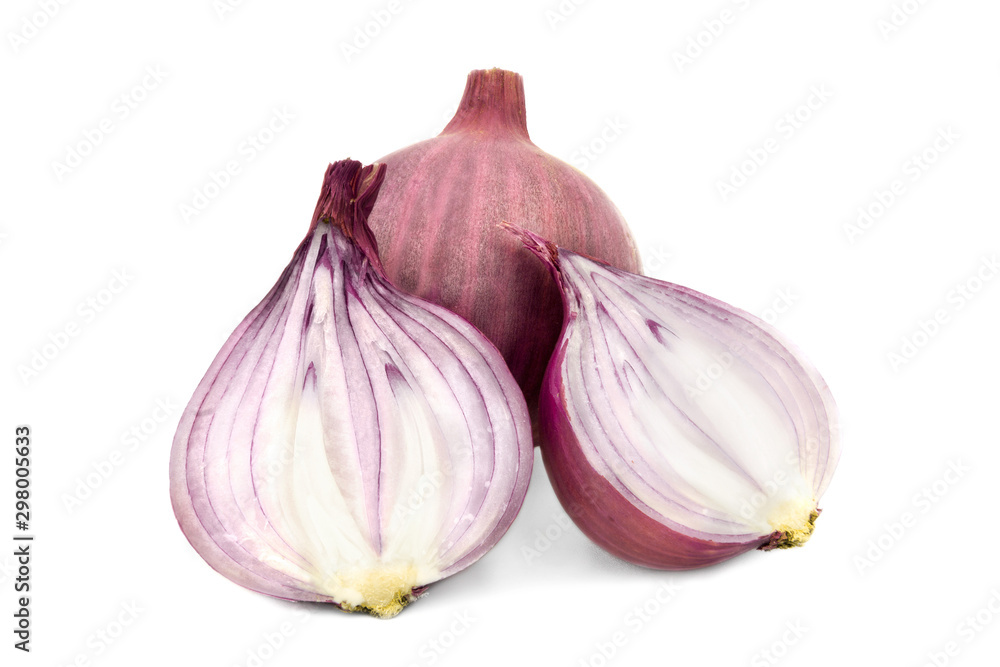 Obraz premium Red onion isolated on white background