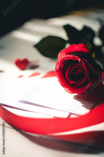 Obraz na płótnie red rose w salonie