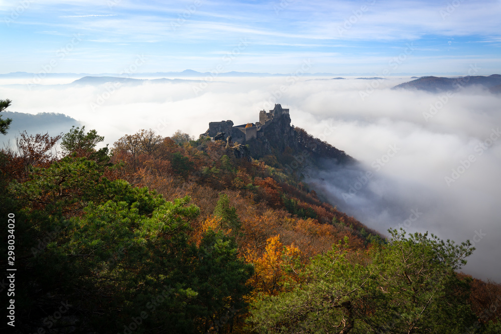 Wachuer Herbstnebel bei der Kuenringer Burg Aggstein
