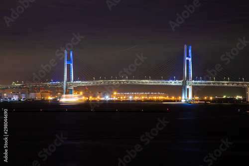 夜の大さん橋から横浜ベイブリッジ