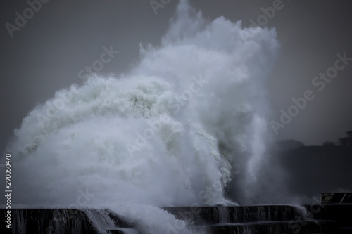 Tempête, vagues puissantes, grosse houle, submersion