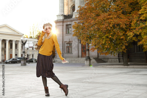 Beautiful young woman in ci...