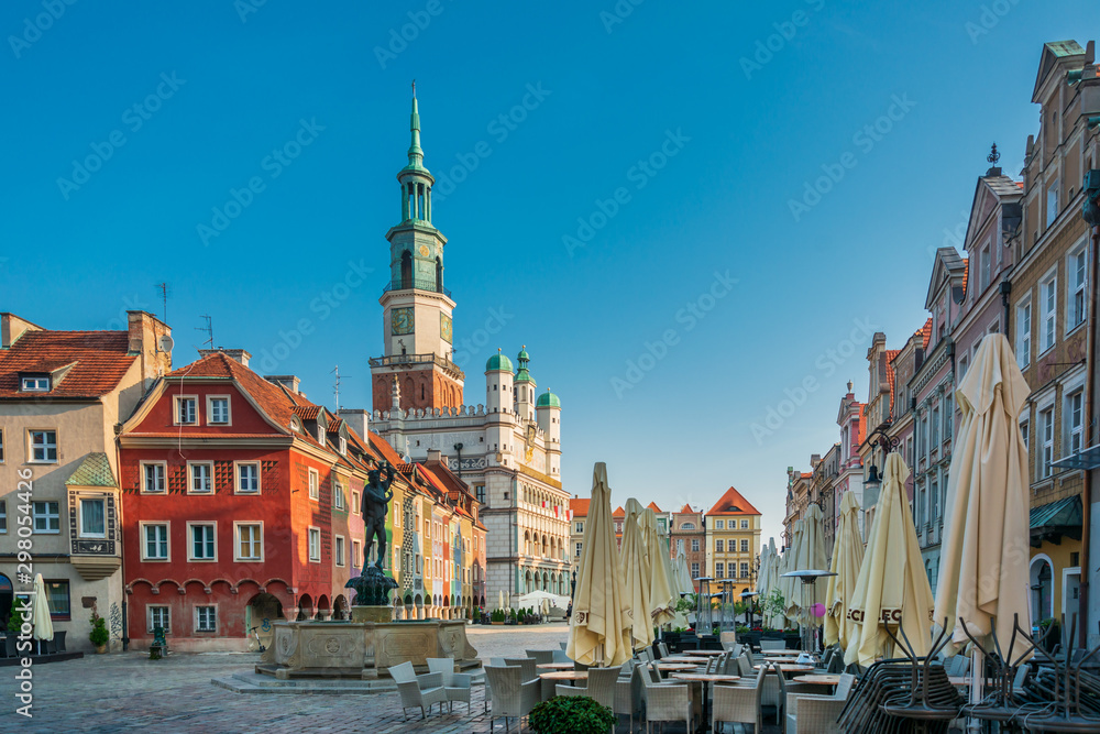 Fototapeta premium POZNAN, POLAND - September 2, 2019: The Old Market Square (Stary Rynek) in Poznan, Poland