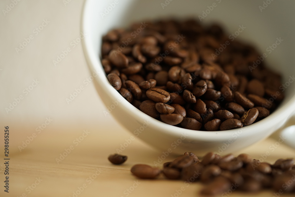 Kaffeetasse mit Kaffeebohnen Kaffeetasse mit Kaffeebohnen