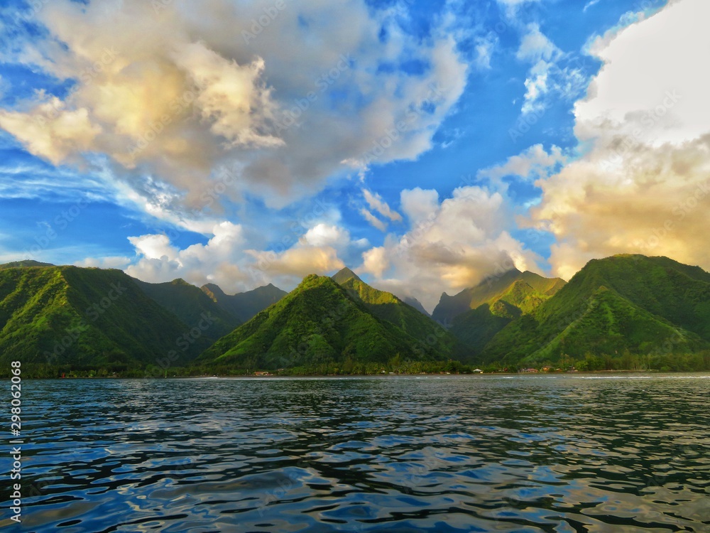 Fototapeta premium exploring tropical island of tahiti