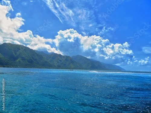 Fototapeta Naklejka Na Ścianę i Meble -  exploring tropical island paradise 