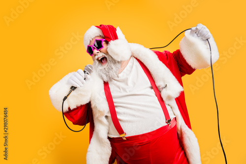 Fotografie Merry x-mas carols from crazy overweight white hair christmas grandfather hold m