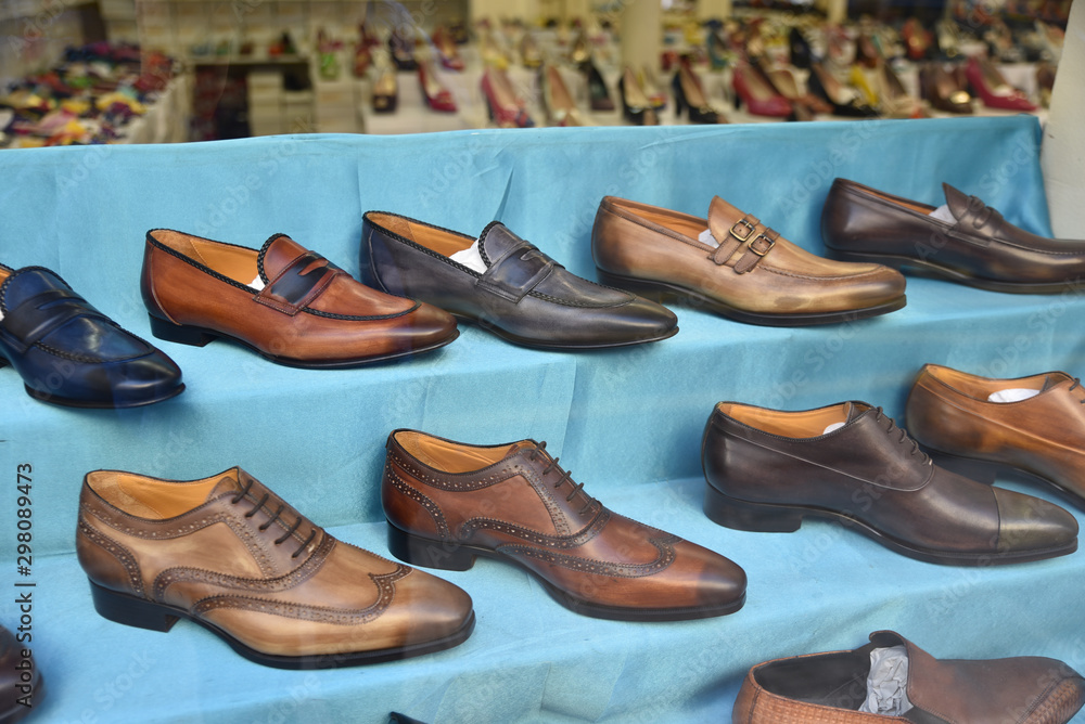 Chaussures homme en vitrine Chaussures homme en vitrine