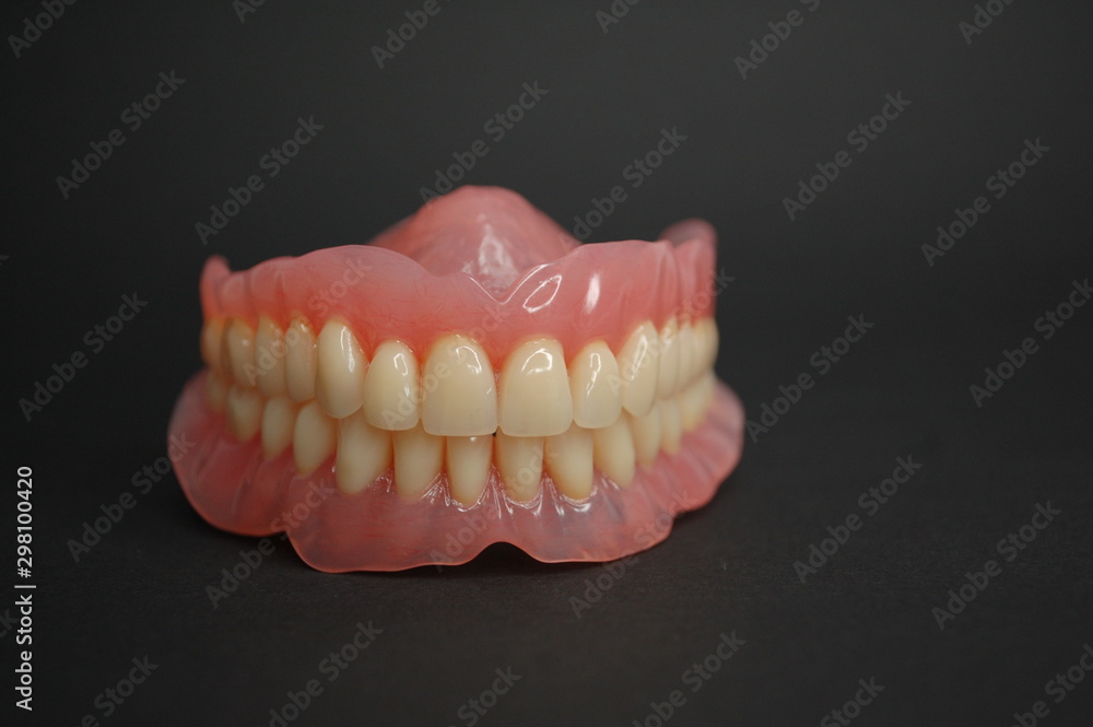 Denture 