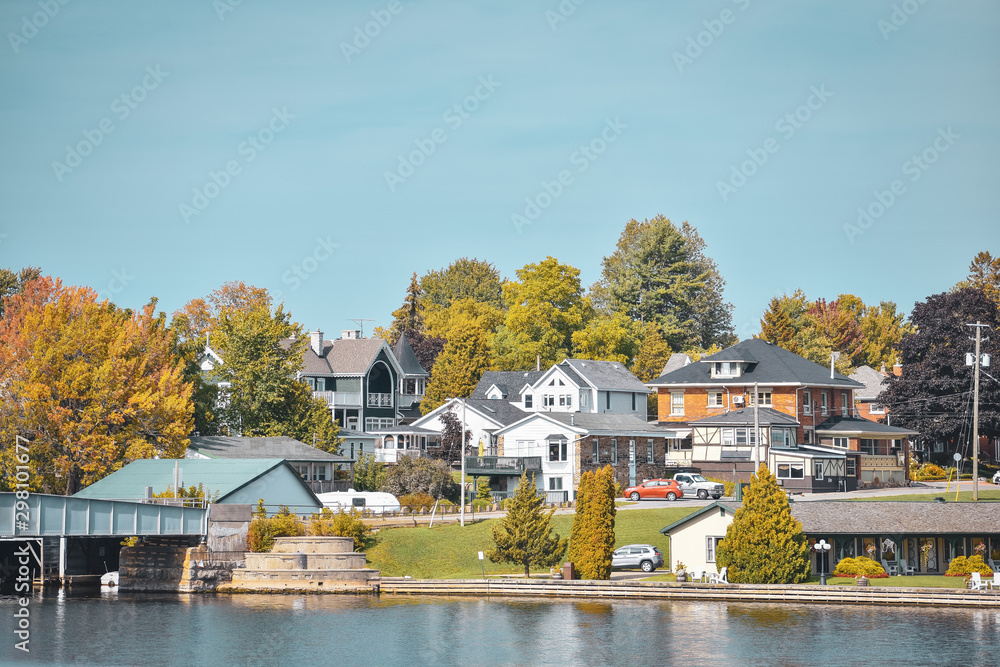 Fototapeta premium Autumn landscape in the 1000 islands. Houses, boats and islands. Lake Ontario, Canada USA