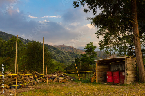 atardecer paisaje eje cafetero colombia quindio salento tropical hora dorada hora azul