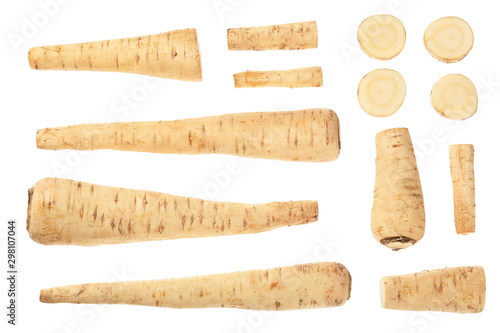 Obraz na plátně Parsnip root and slices isolated on white background closeup