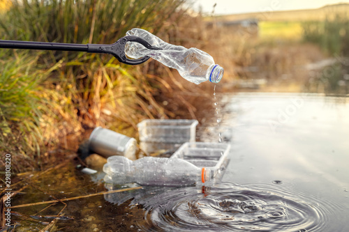 Φωτογραφία Environmental conservation collecting garbage and trash from water