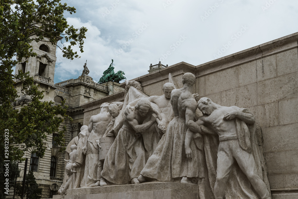 Kossuth Memorial, a public monument dedicated to former Hungarian Regent-President Lajos Kossuth