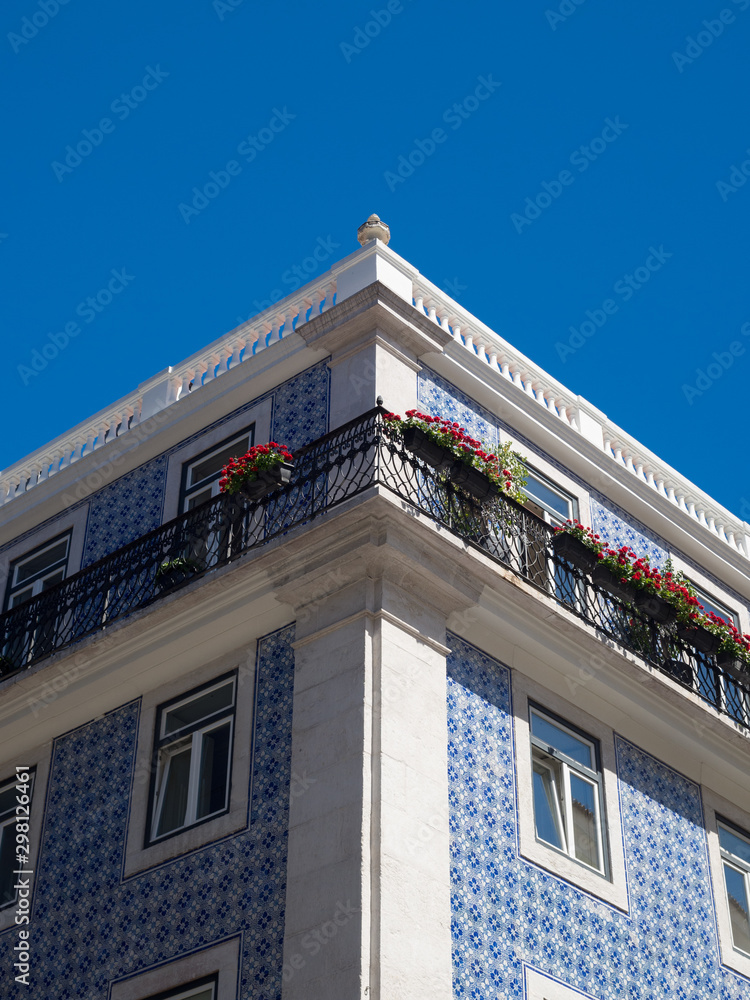 Fototapeta premium A typical Portuguese building with blue and white tiles 