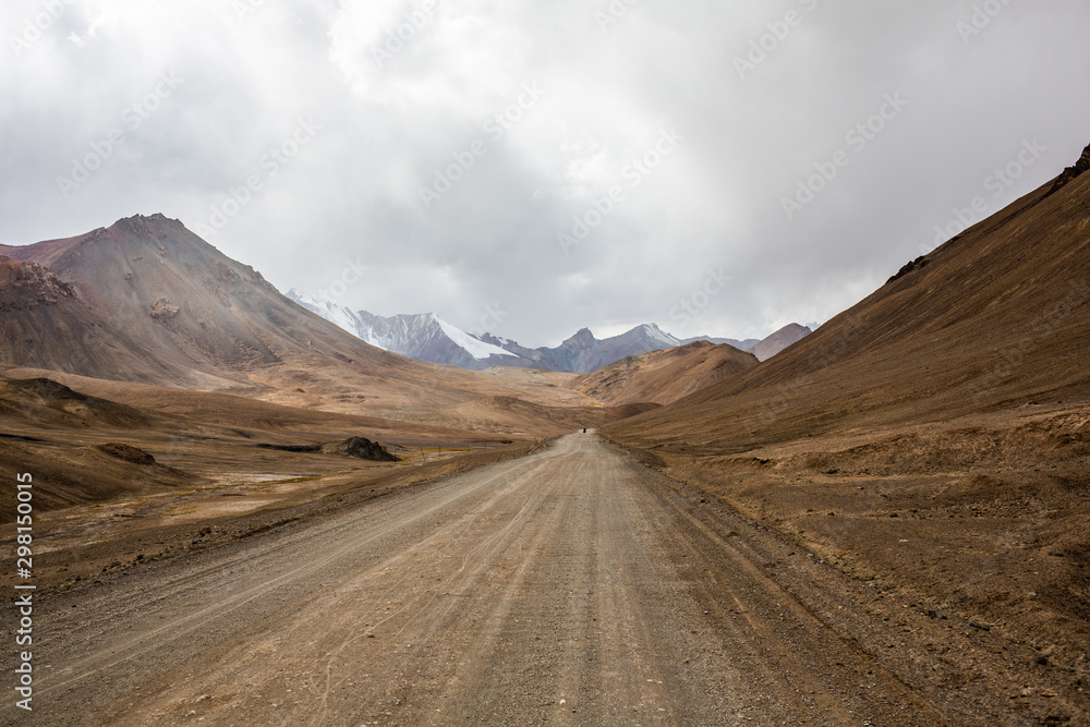 Road to the mountain Road to the mountain