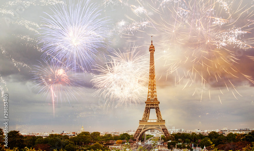 fireworks over Eiffel tower New Year destination © Melinda Nagy