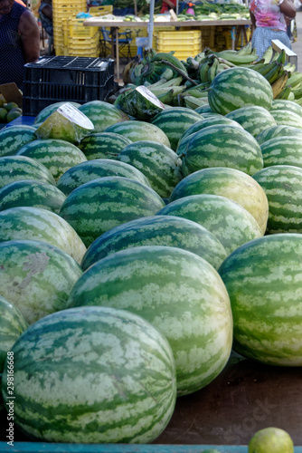 Melons d'eau au marché aux légumes de Cayenne en Guyane française