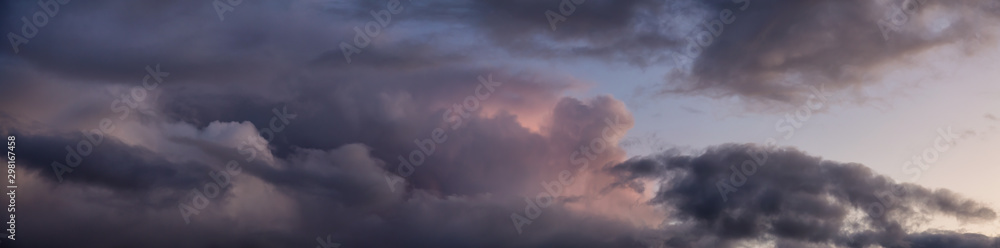 Obraz premium Dramatic Panoramic View of a cloudscape during a dark, rainy and colorful sunset. Taken in Alaska, USA.