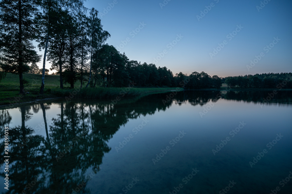 Obraz premium lake at midnight