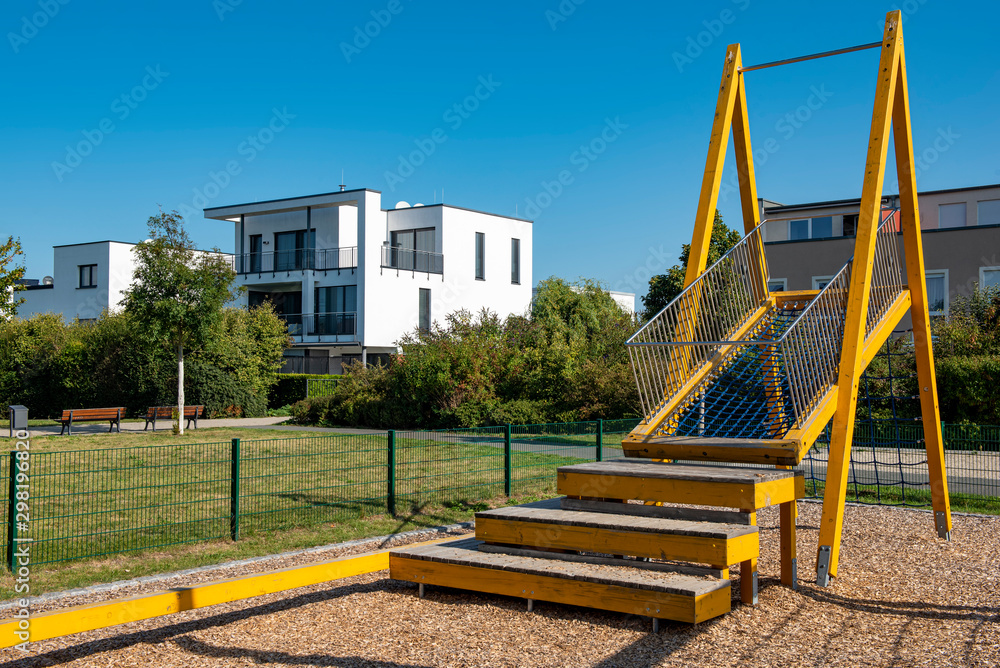 Ein Parkgelände mit Spielplatz im Frankfurter Stadtteil Riedberg