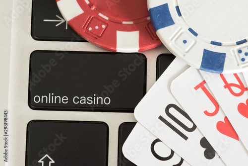 Jetons, Karten, Computer und Online Casino