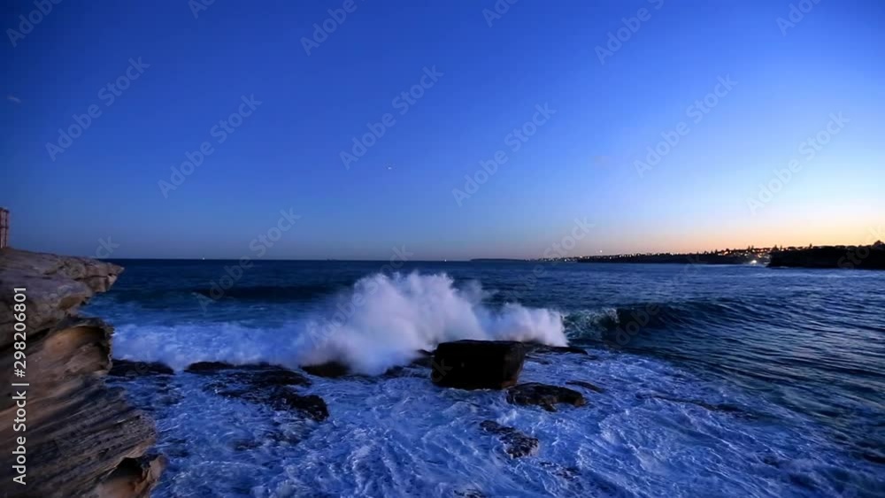 Sydney - Watching the waves coming in during the sunset at North Bondi 2 Sydney - Watching the waves coming in during the sunset at North Bondi 2