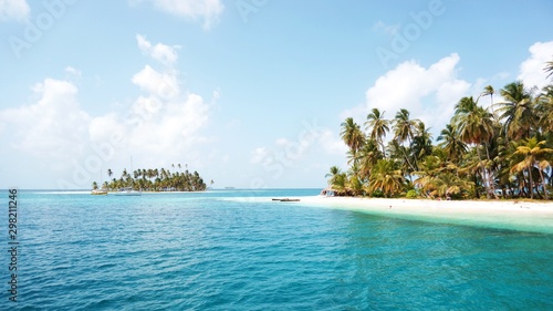 Tropical islands of San Blas, Panama © S.G. Choi