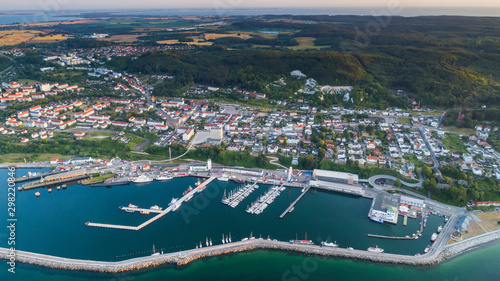 Sassnitz - miasto  kurort i port nad morzem ba  tyckim na wyspie rugia widok na port o wschodzie s  o  ca
