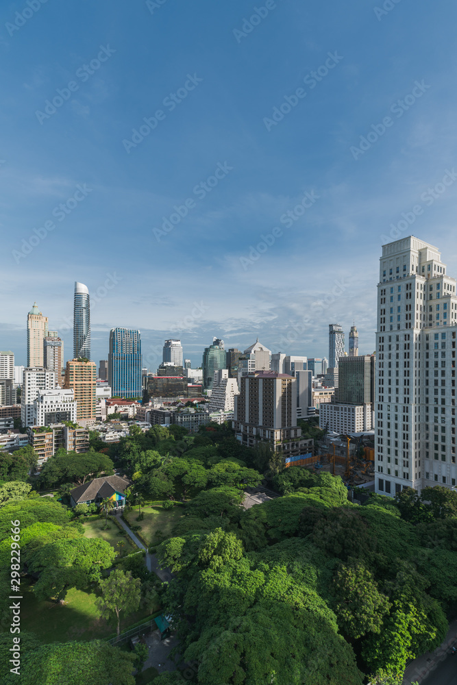 Fototapeta premium 俯拍曼谷城市天际线