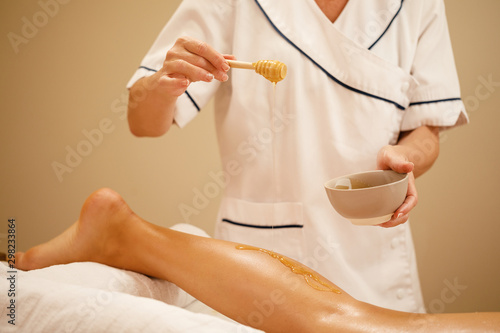 Φωτογραφία Massage with hone at the spa.