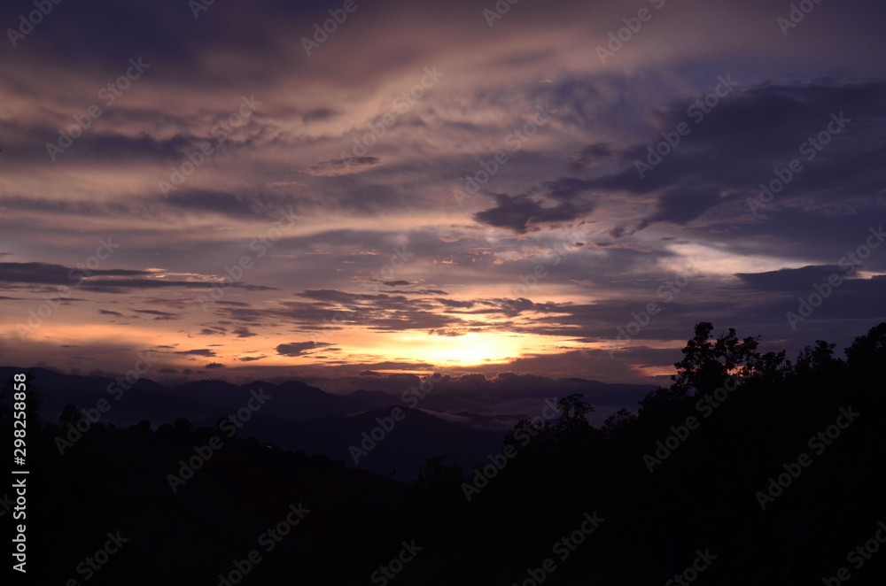 Obraz premium The sunset on the mountain