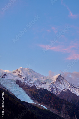 Fototapeta Naklejka Na Ścianę i Meble -  View from Chamonix to Mount Mont Blanc and the Bossons Glacier.