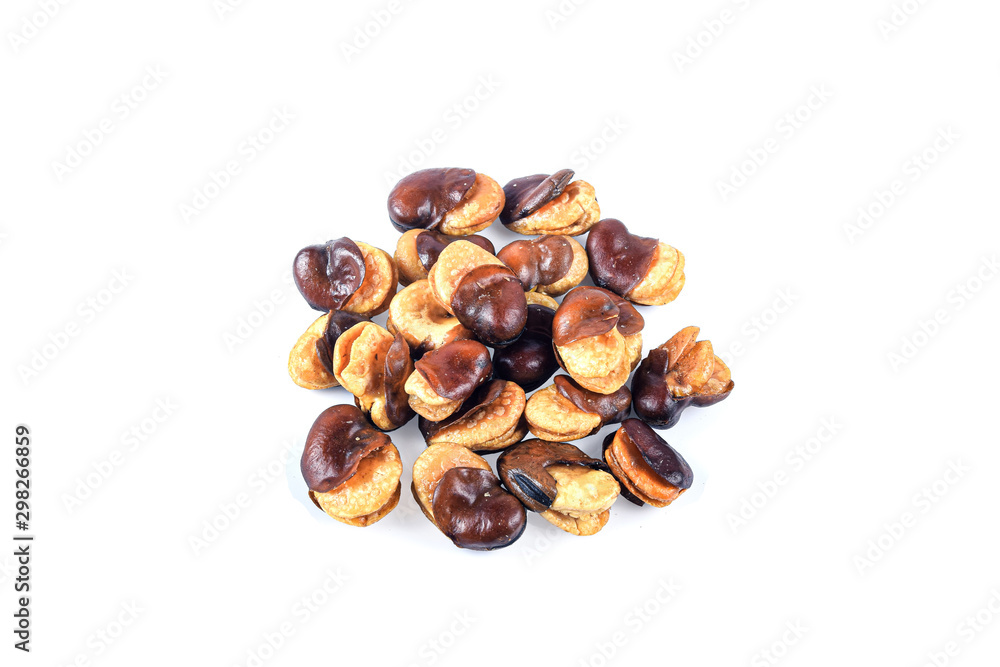 Obraz premium dried broad bean in spoon on white background