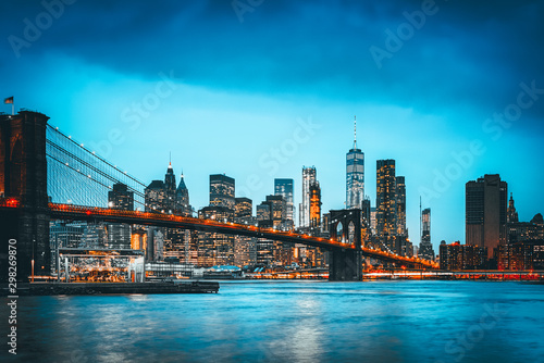 New York night view of the Lower Manhattan and the Brooklyn Bridge across the East River. © BRIAN_KINNEY