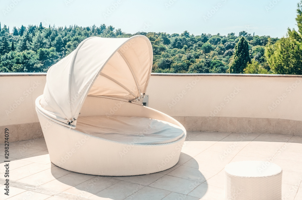 Round rattan sofa hotsell