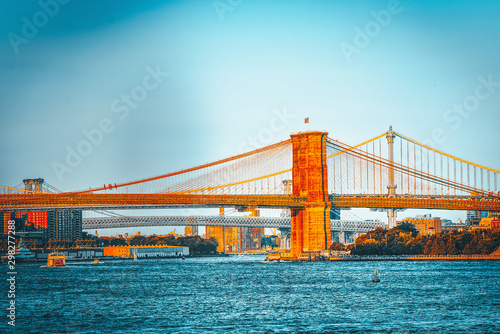 Fototapeta Naklejka Na Ścianę i Meble -  Suspended Brooklyn Bridge across Lower Manhattan and Brooklyn. New York, USA.