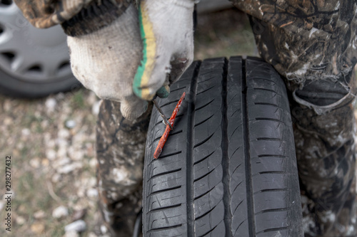Elimination of a puncture on a car wheel