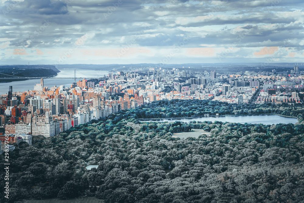 Obraz premium View of Central Park in Manhattan from the skyscraper's observation deck. New York.