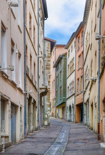 Fototapeta Naklejka Na Ścianę i Meble -  Street in Vienne, France