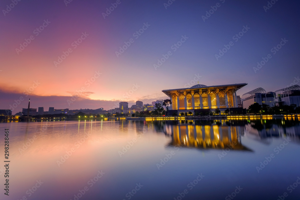 Fototapeta premium Beautiful sunrise view over Sultan Mizan Zainal Abidin mosque also known as masjid besi, located in Putrajaya, Malaysia.