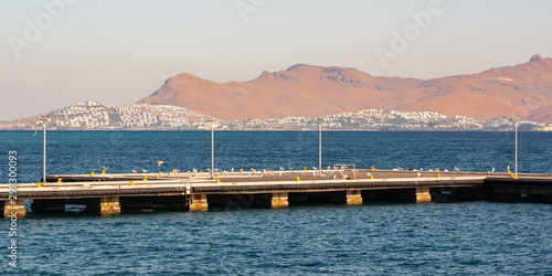 Fototapeta Naklejka Na Ścianę i Meble -  Mittelmeer Ansicht von Kos Stadt Hafen Griechenland auf dem Ort Akyarlar Türkische Küste Türkei