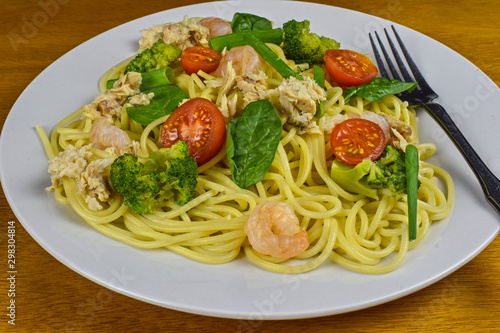 spaghetti with tuna and vegetables