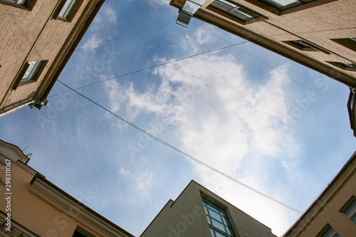 Canvas Print View of the blue sky from the yard-well