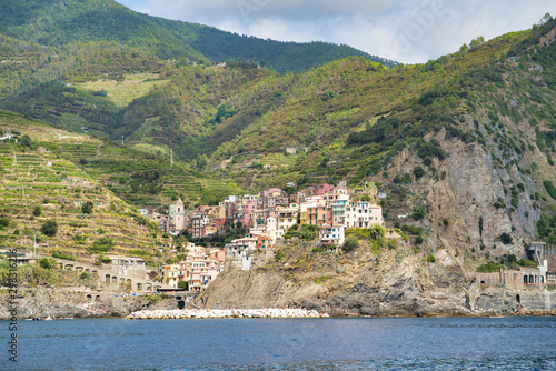 Obraz na płótnie Picturesque village in the Ligurian province of La Spezia. Colorful houses on the coastal cliffs, Manarola, Italy w salonie