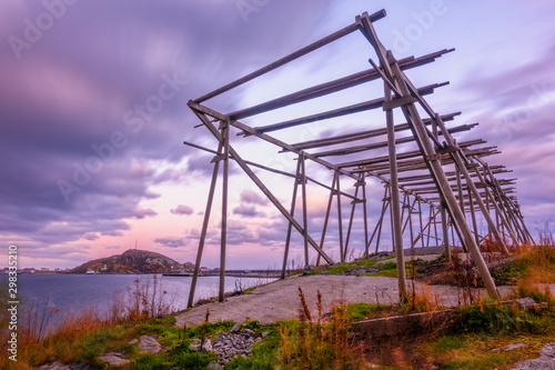 Foto Norwegian traditional stockfish drying wood