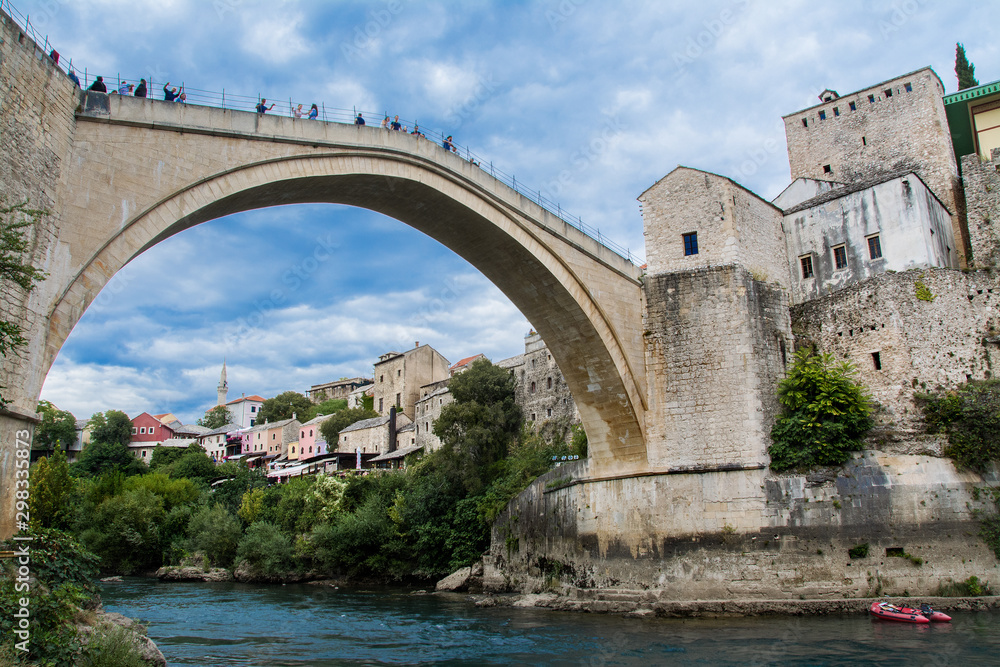 Most w Mostar, piękny krajobraz miasta, Bośnia i Hercegowina