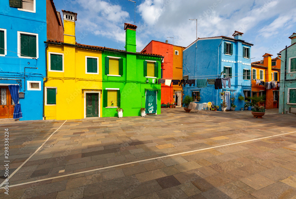 Obraz premium Facades of traditional old houses on the island of Burano.